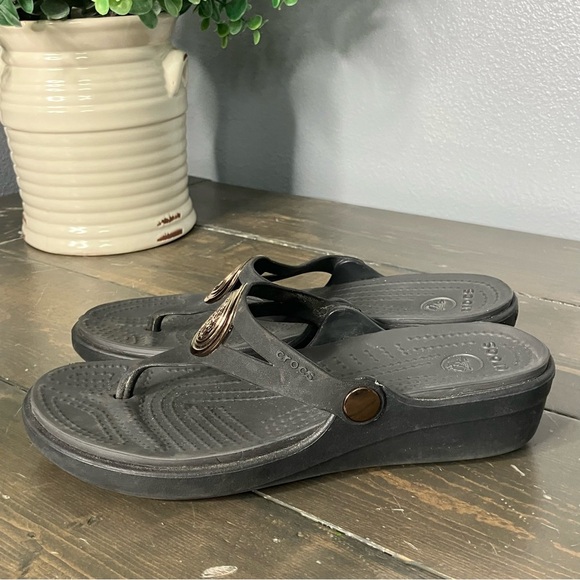 Crocs Sandals Women’s 6 Sanrah Black Embellished Summer Beach Casual - Picture 7 of 12